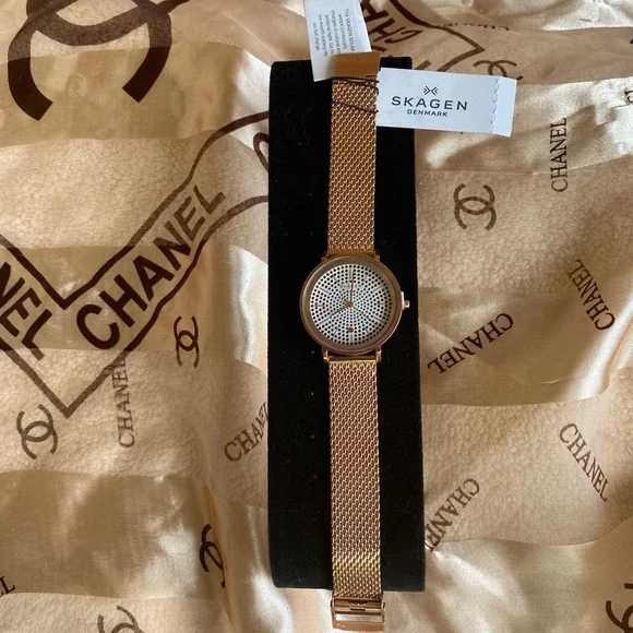 Ladies New Skagen Rose Stainless Steel SOLAR watch NWT